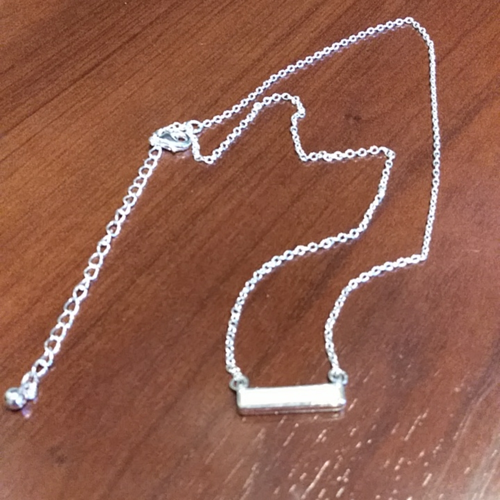 silver tone iridescent pendant necklace